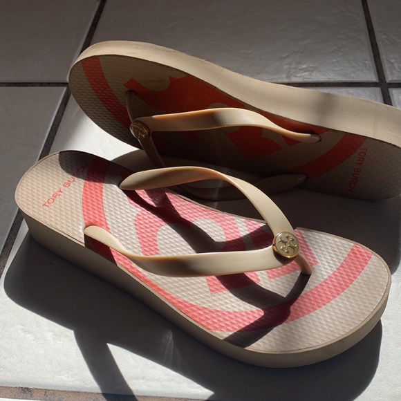 TORY BURCH tan wedge summer sandal size 10 - Picture 5 of 5